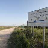 Per arrivarci dal centro di Bari bisogna imboccare la provinciale 156 (strada Bitonto-Palese Aeroporto) per poi girare sulla sinistra seguendo le indicazioni che portano al �Parco Naturale Regionale Lama Balice�